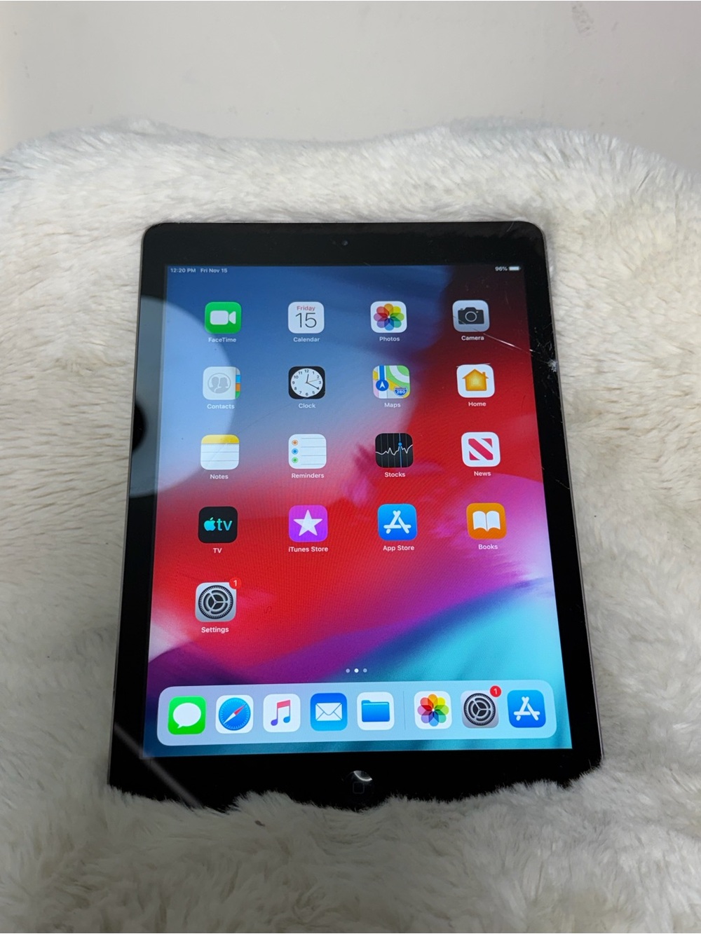 Apple ipad Air 128 GB (cracked screen